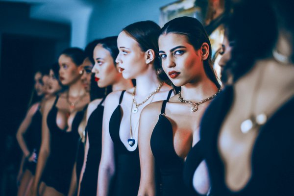 Astuces pour éviter les allergies aux boucles d'oreilles en métal