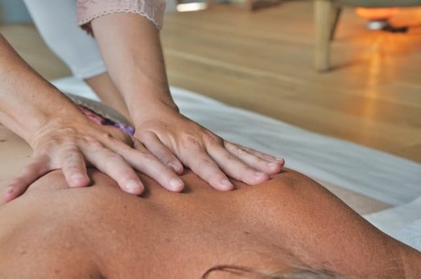 Quelle technique de massage est la plus efficace pour soulager les jambes lourdes ?